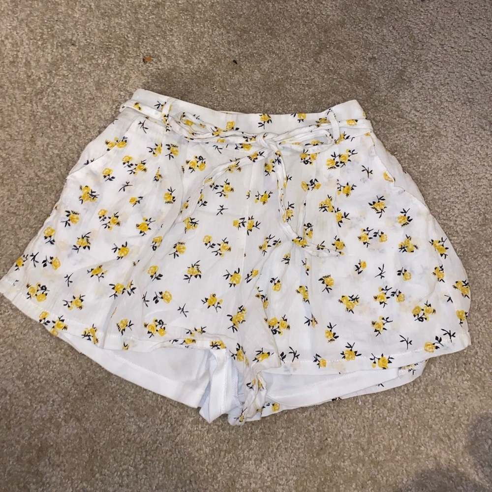 Medium LA Hearts Short with flowers